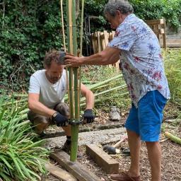 fendre bambou avec outil fendeur