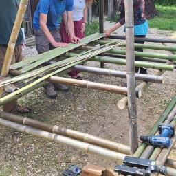 atelier table de jardin en bambou