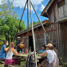 table de jardin en bambou